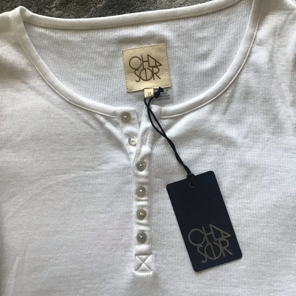CHASER Top Cold Shoulder/Elbow Lg Sleeve White Button Tab Front Size M NWT - Picture 2 of 7